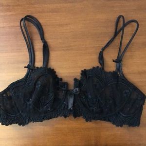Lise Charmel 32C Bra France Couture Embroidery.